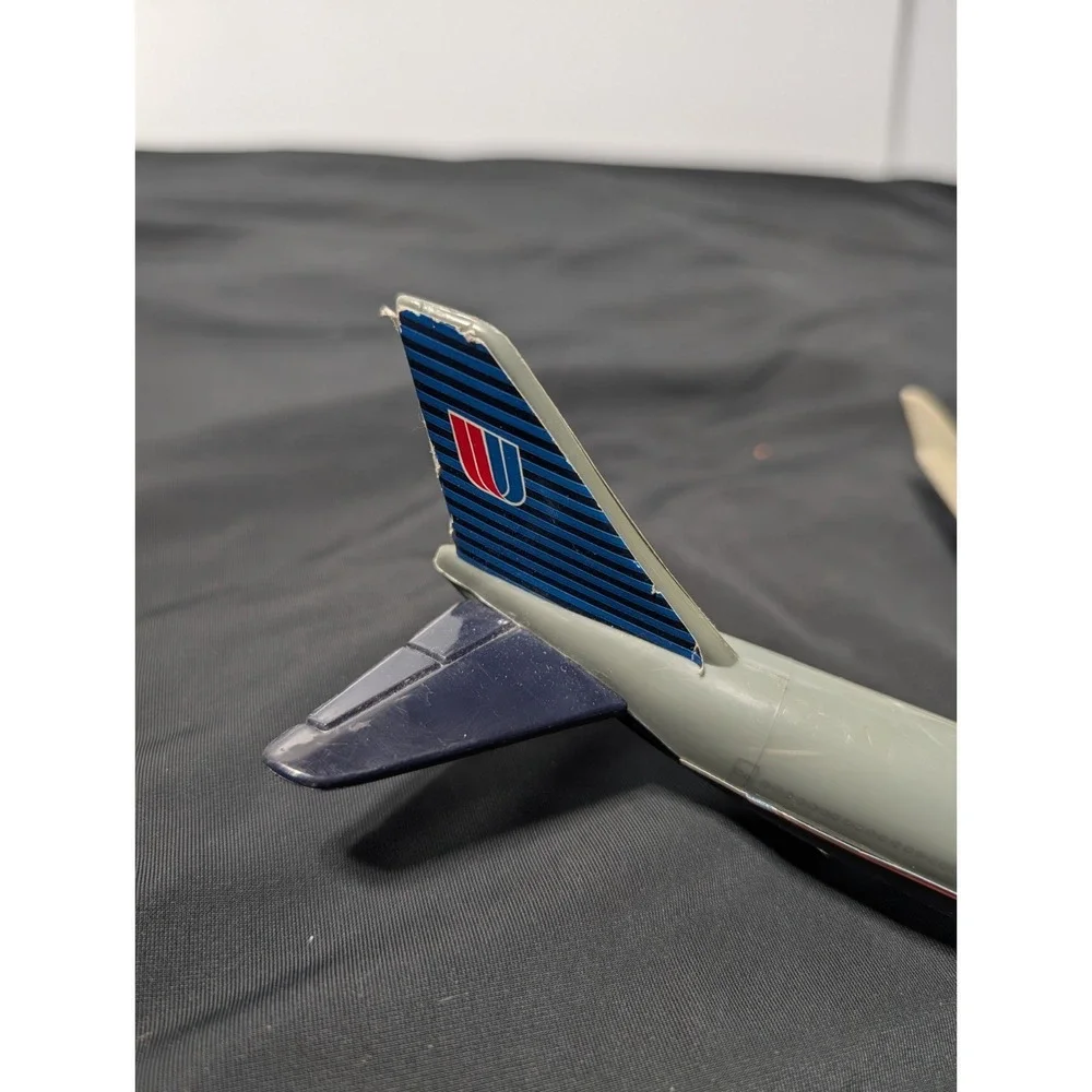 Vintage Plastic United Airlines Boeing 747-400 Toy‎ Airplane 12
